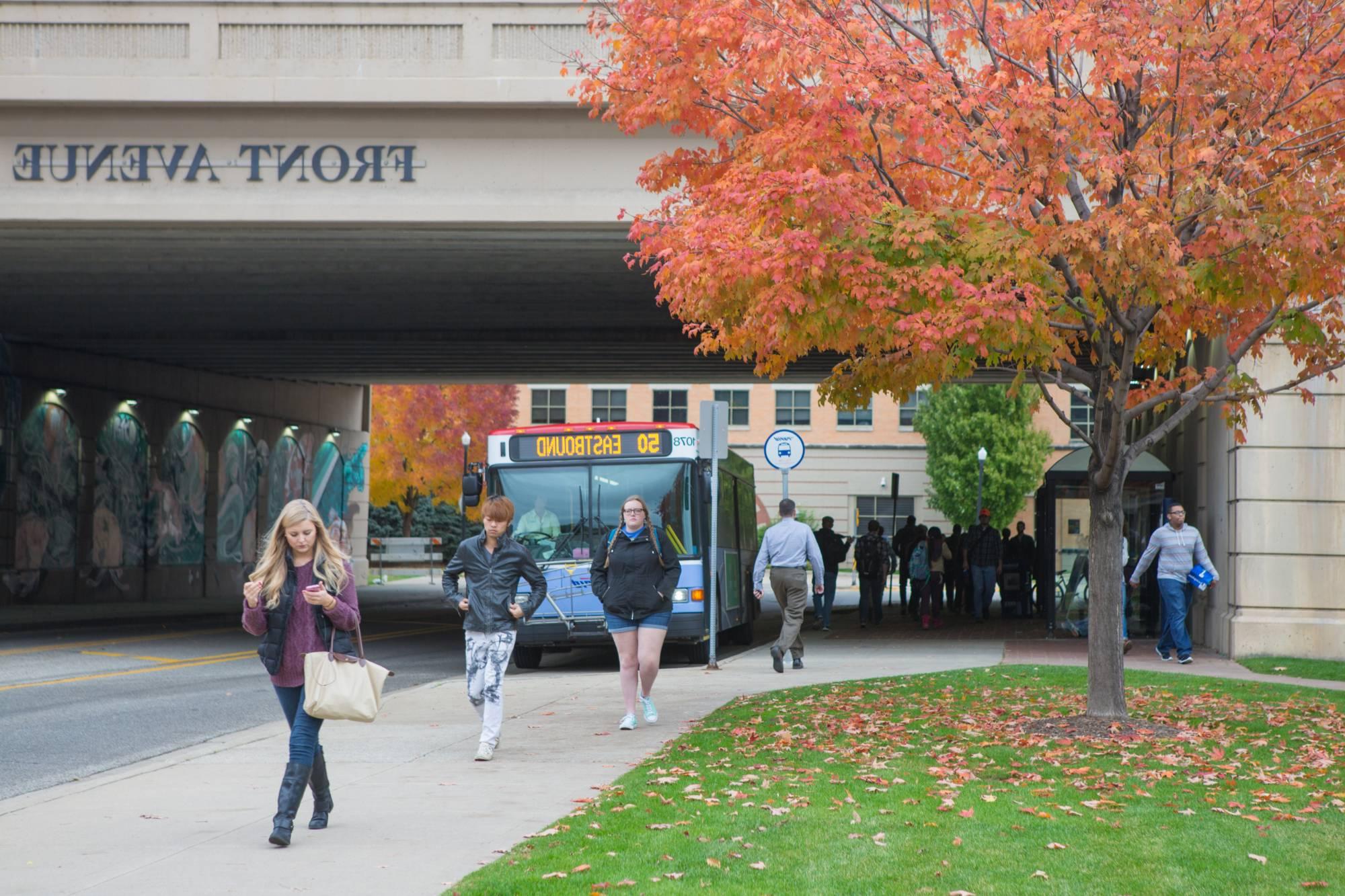 Students getting on the bus on Pew Campus.